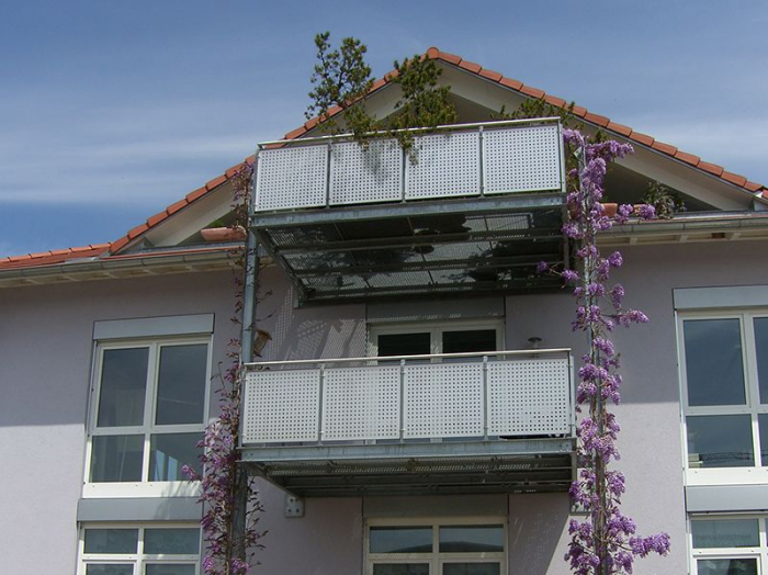 Fassade-Wand-Wohnhaus-Begrünung-Balkon-Dachterrasse-Bild 1-3-5