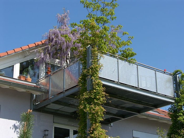 Fassade-Wand-Wohnhaus-Begrünung-Balkon-Dachterrasse-Bild 1-3-1