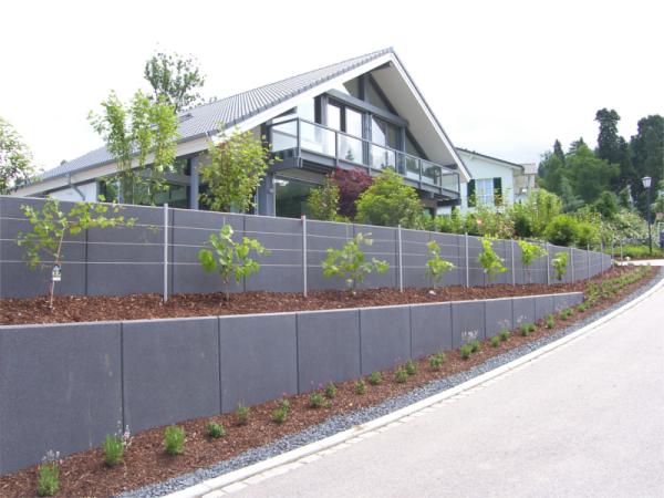 Edelstahlpfosten mit Deckel und Bohrungen