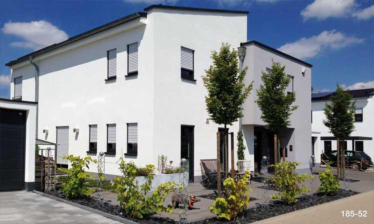 Mit Filigranstreben und Kletterpflanzen individuell gestalten 