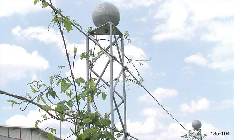 Mit Filigranstreben und Kletterpflanzen individuell gestalten 