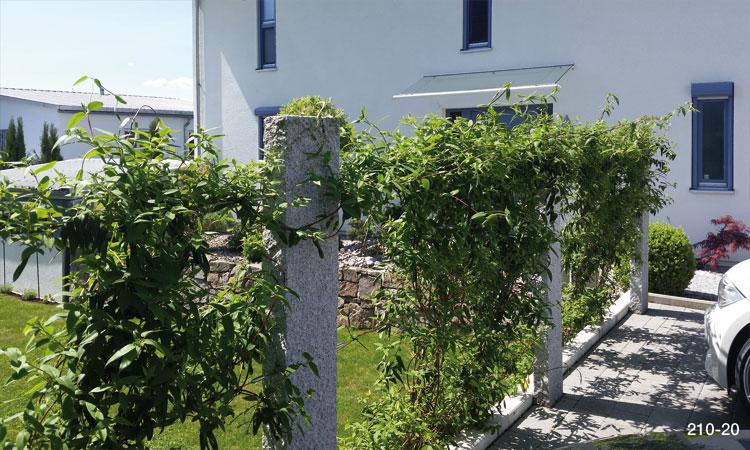 Edelstahlseile zwischen Granitstelen, Naturstein- oder Betonmauern