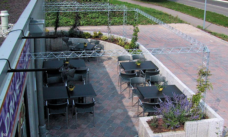Filigranstreben-Pergola Serie 185 einseitig an Wand montiert